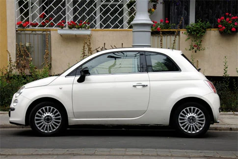 fiat 500 weißer Fiat 500 – Beispiel für Gebrauchtwagenankauf Wächtersbach